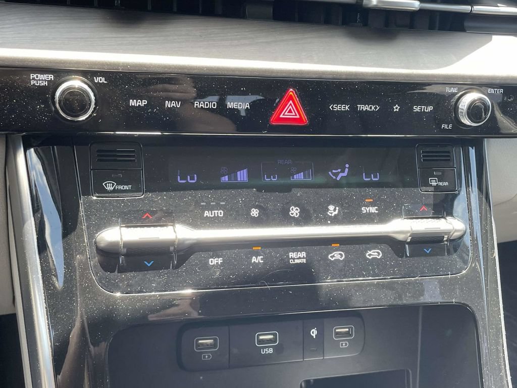 Used 2024 Kia Carnival EX FWD image 38