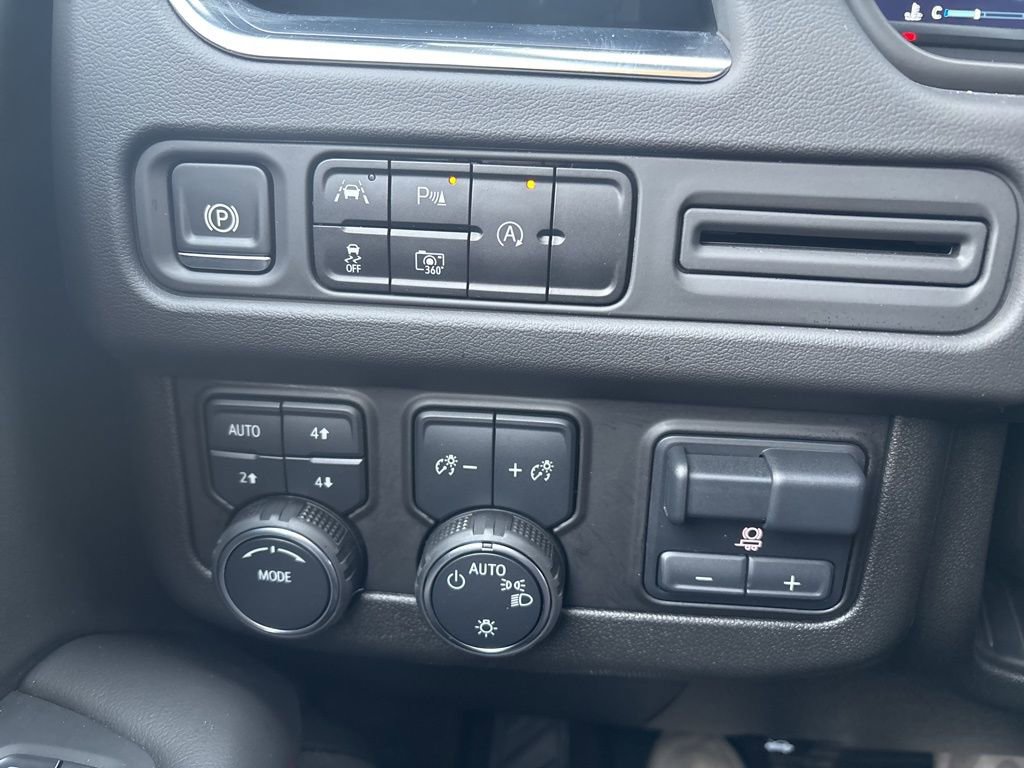 Used 2024 Chevrolet Suburban RST w/ Sport Performance Package image 19