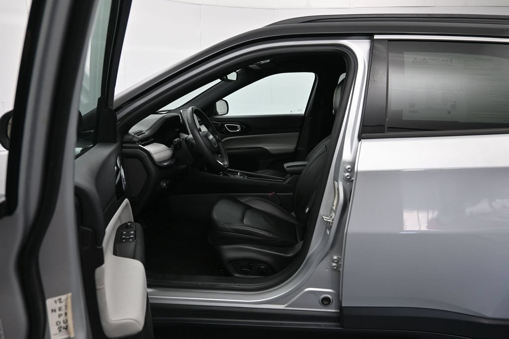 Used 2024 Jeep Compass Limited AWD/4WD image 20
