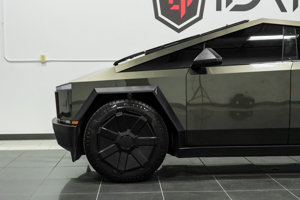 Used 2025 Tesla Cybertruck AWD Crew Cab image 18
