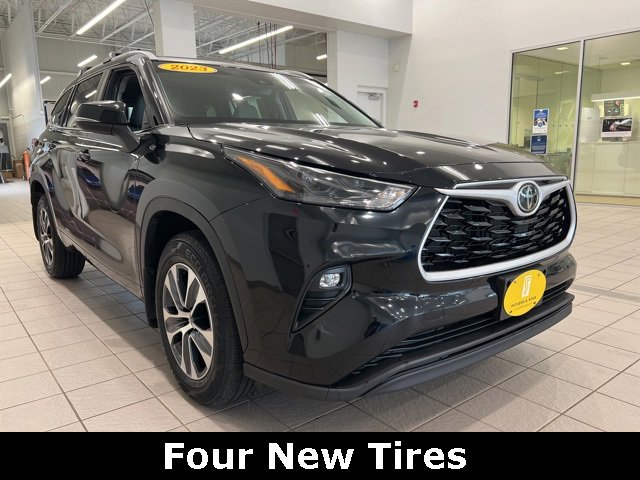 Used 2023 Toyota Highlander XLE