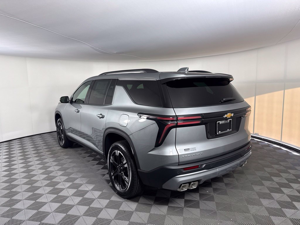New 2027 Chevrolet Traverse LT FWD image 3