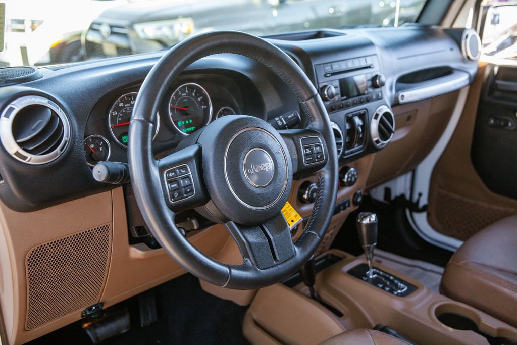 Used 2016 Jeep Wrangler Unlimited Sahara w/ Connectivity Group image 10