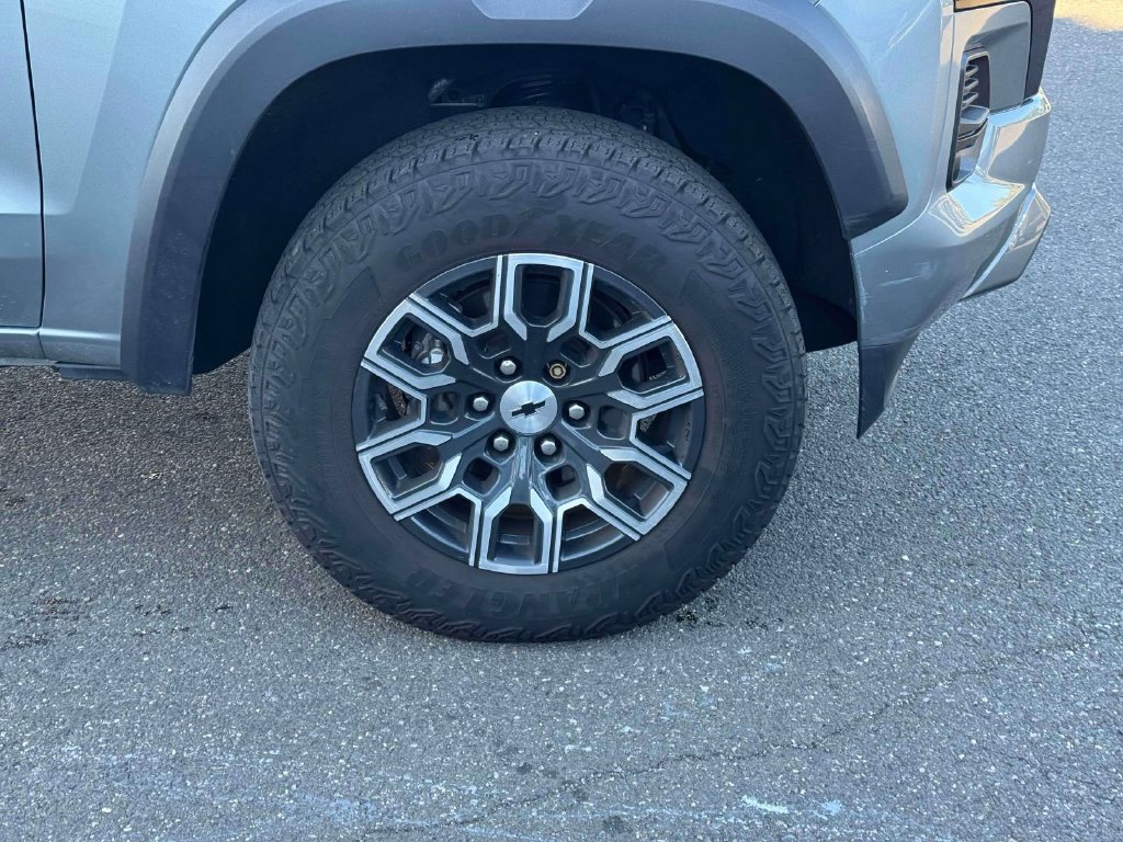 Used 2024 Chevrolet Colorado Z71 w/ Z71 Convenience Package 2 AWD/4WD image 9