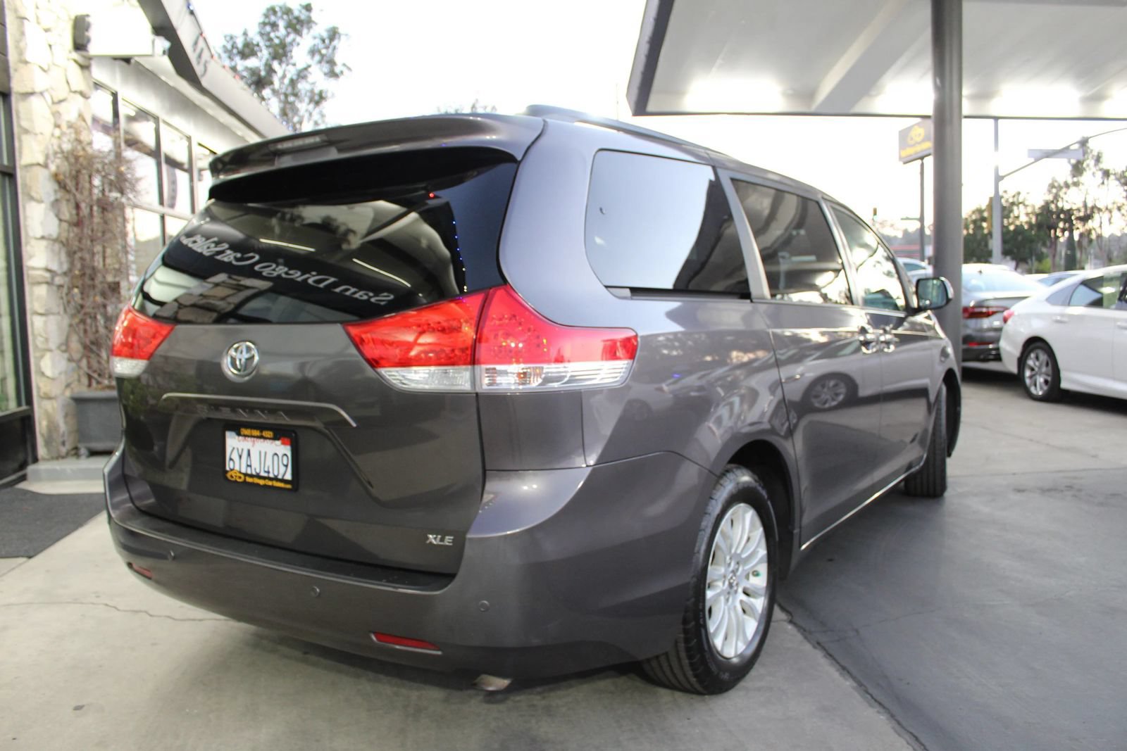 Used 2013 Toyota Sienna XLE FWD image 5