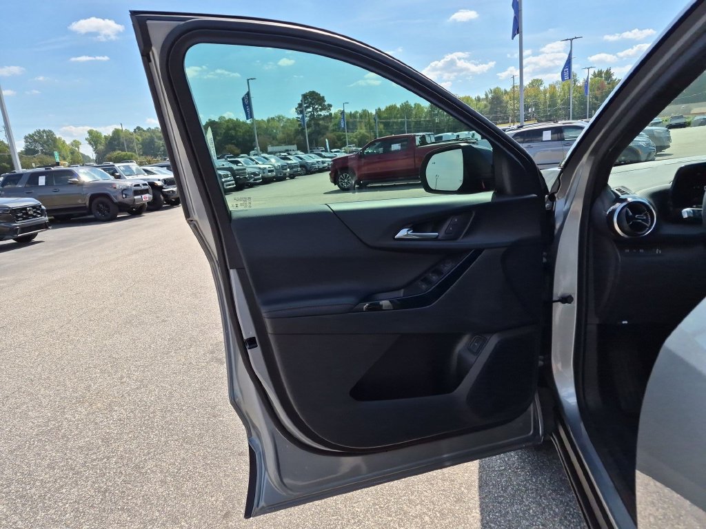 New 2027 Chevrolet Equinox LT w/ Convenience Package II FWD image 14