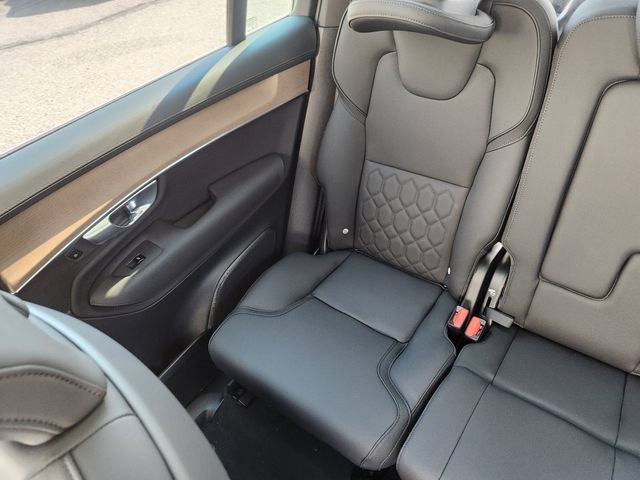 New 2026 Volvo XC90 B6 Plus w/ Protection Package Premier AWD/4WD image 13