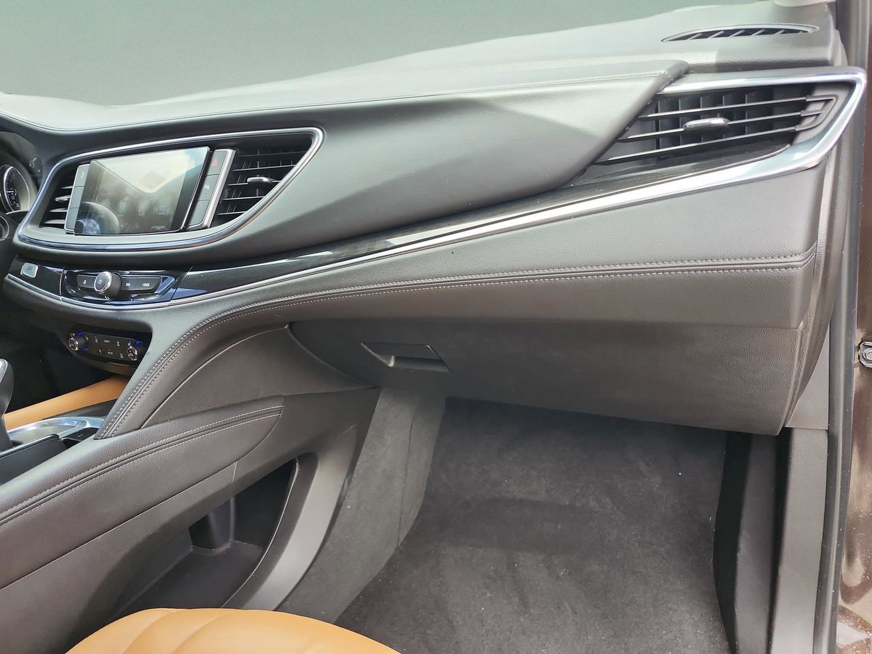 Used 2018 Buick Enclave Essence image 19