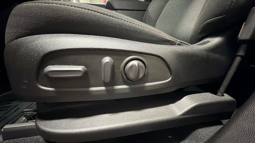 Used 2023 Chevrolet Traverse LT image 15