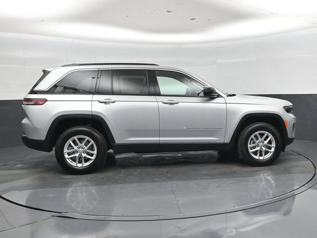 New 2026 Jeep Grand Cherokee Laredo w/ Trailer Tow Package AWD/4WD image 2