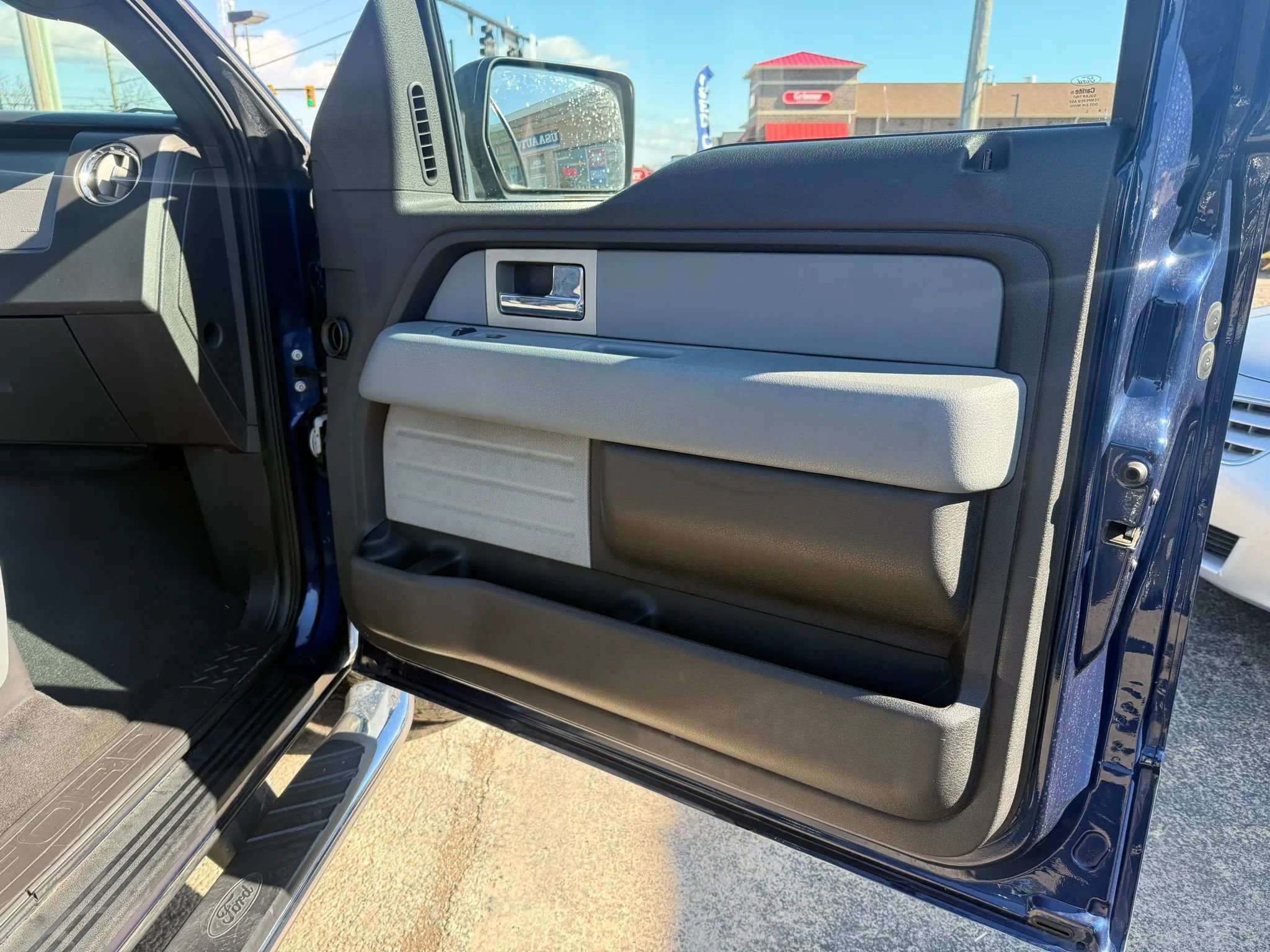 Used 2011 Ford F150 XLT w/ XLT Chrome Pkg AWD/4WD image 20