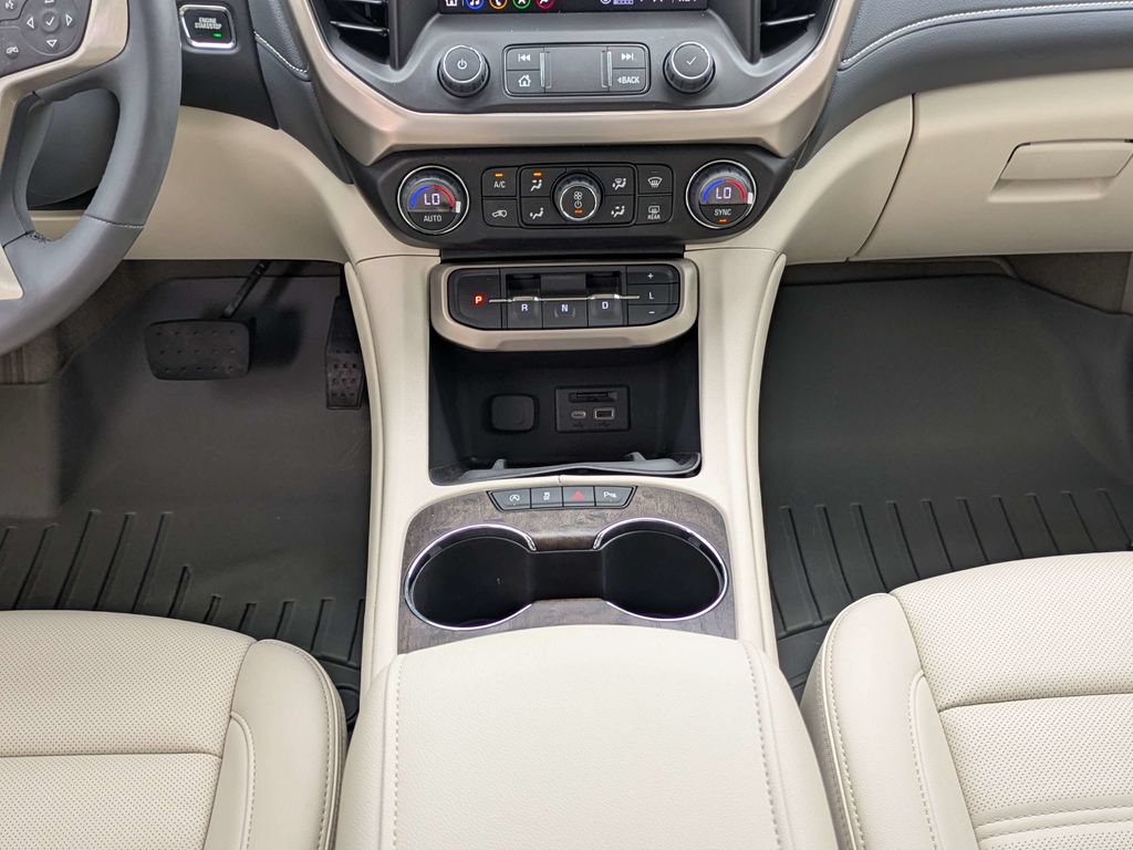 Used 2023 GMC Acadia Denali w/ Denali Ultimate Package FWD image 19