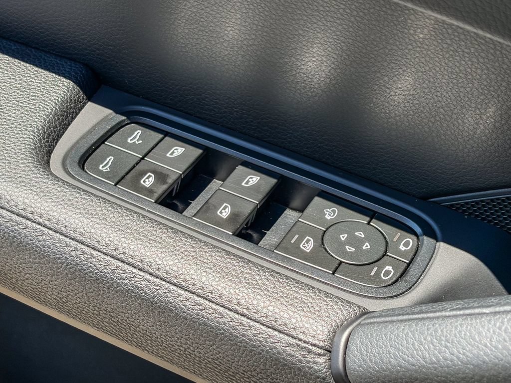 Used 2024 Porsche Cayenne AWD/4WD image 43
