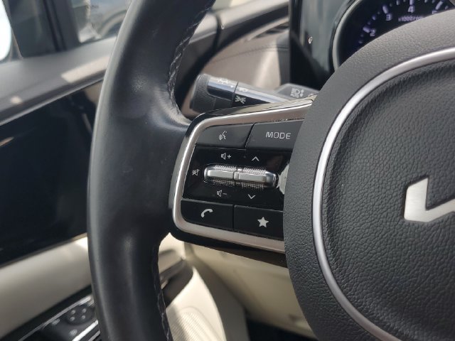 Used 2024 Kia Carnival EX FWD image 24