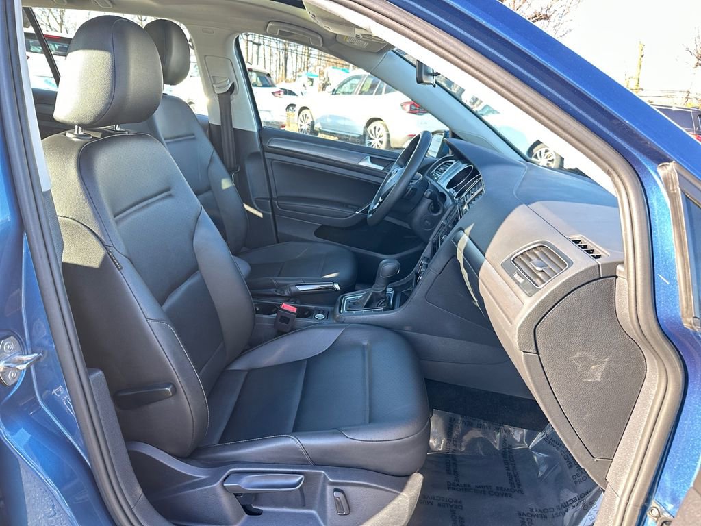 Used 2021 Volkswagen Golf 4-Door image 25