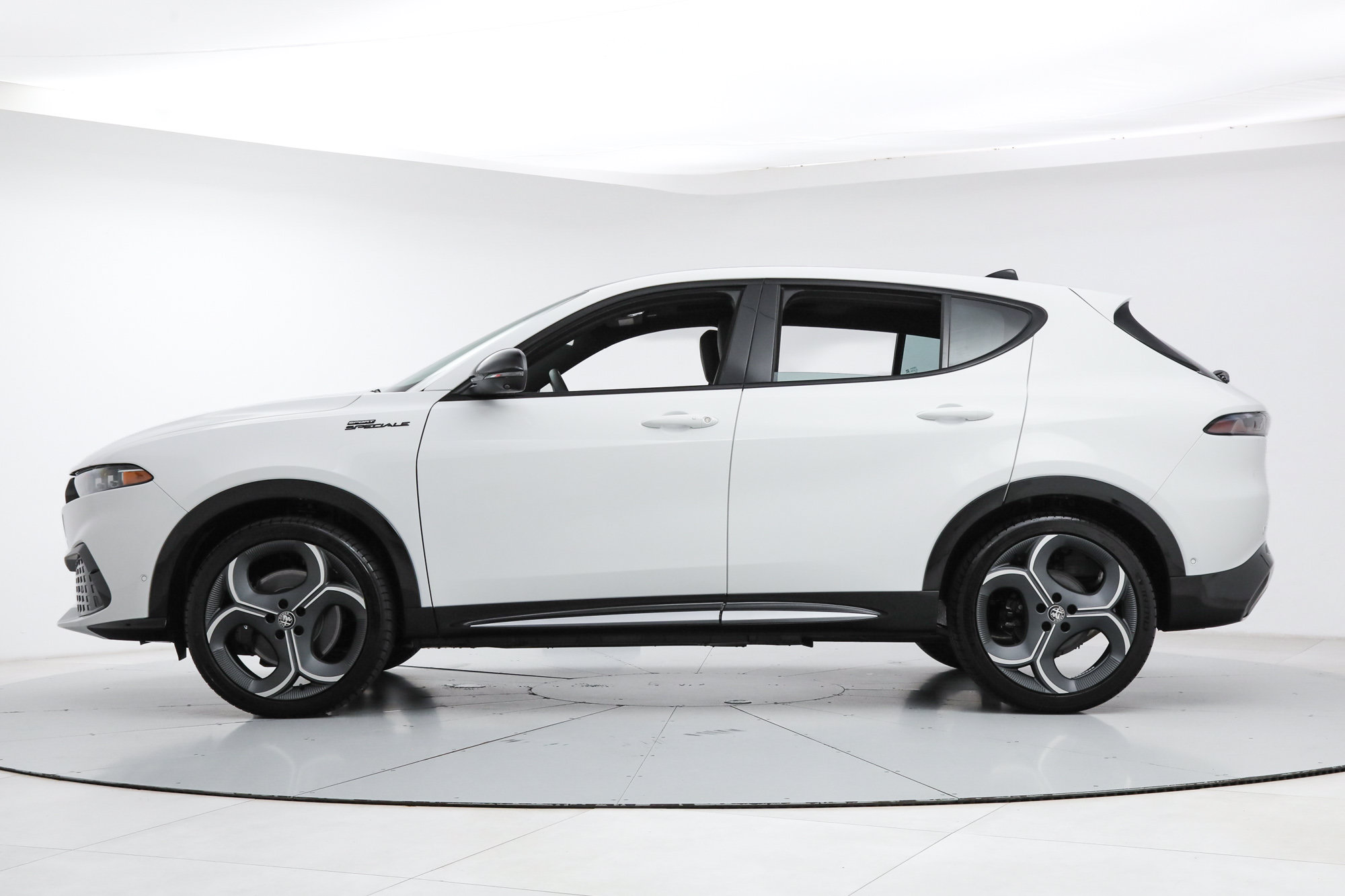 New 2026 Alfa Romeo Tonale w/ Active Assist Package AWD/4WD image 2