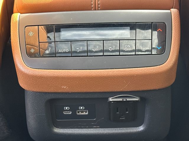 Used 2022 Nissan Pathfinder Platinum w/ Lighting Package (N92) AWD/4WD image 22