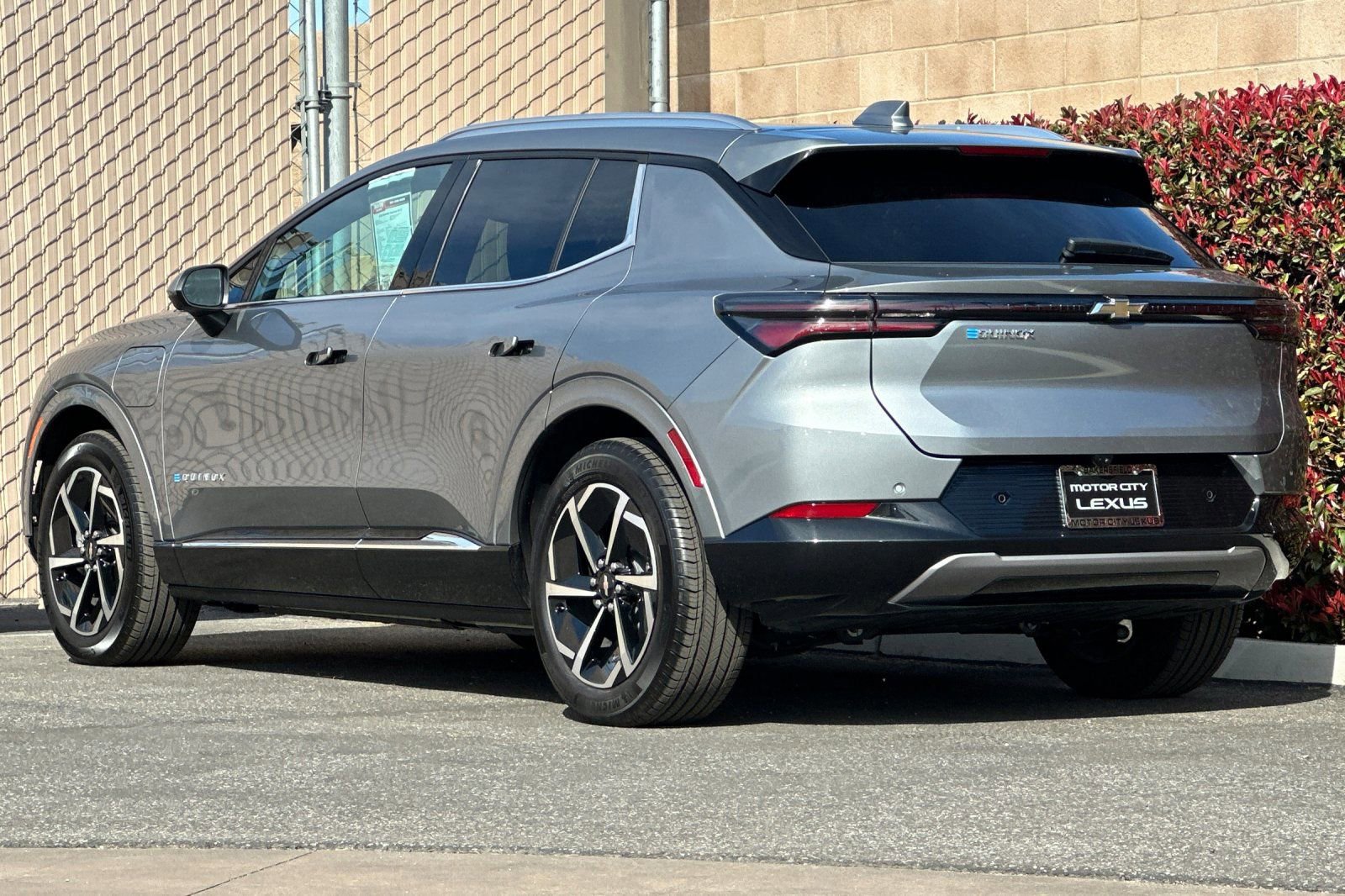 Used 2025 Chevrolet Equinox EV LT w/ Convenience Package image 6