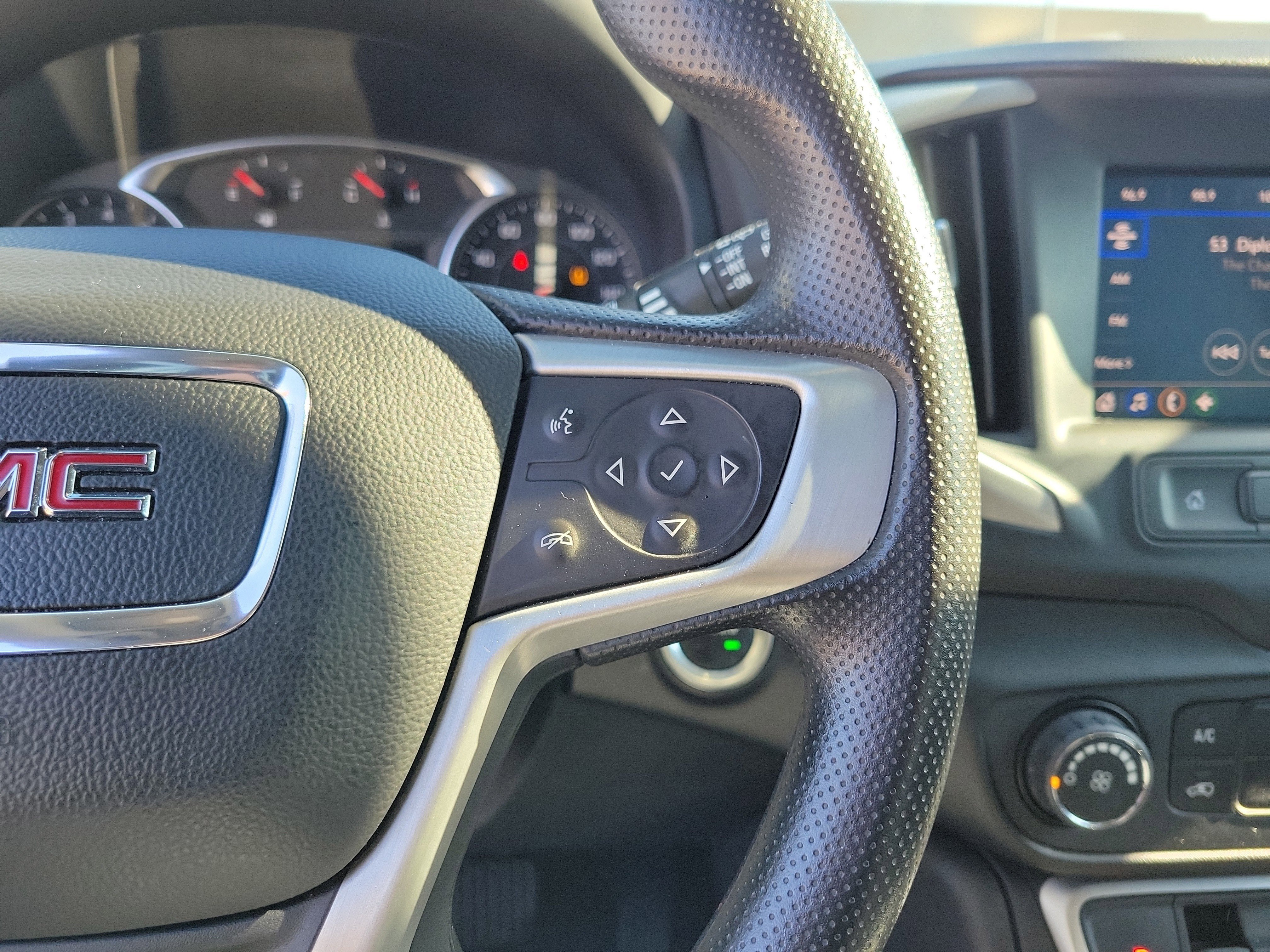 Used 2024 GMC Terrain SLE image 23