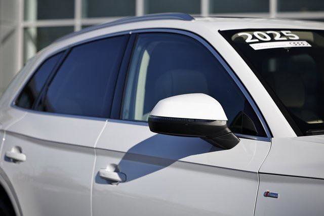 Certified 2025 Audi Q5 2.0T Premium Plus w/ Premium Plus Package image 3