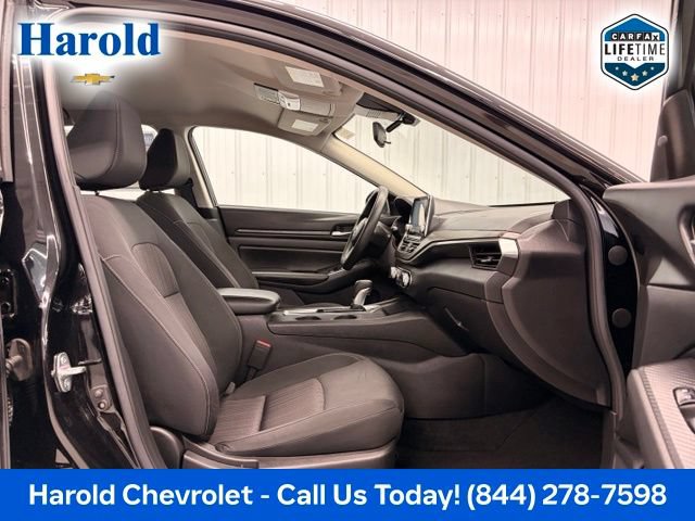 Used 2025 Nissan Altima 2.5 SV FWD image 11