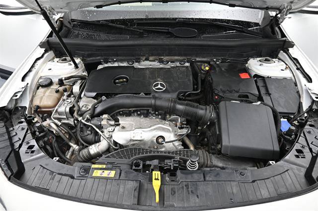 Used 2023 Mercedes-Benz GLB 250 w/ Premium Package image 16