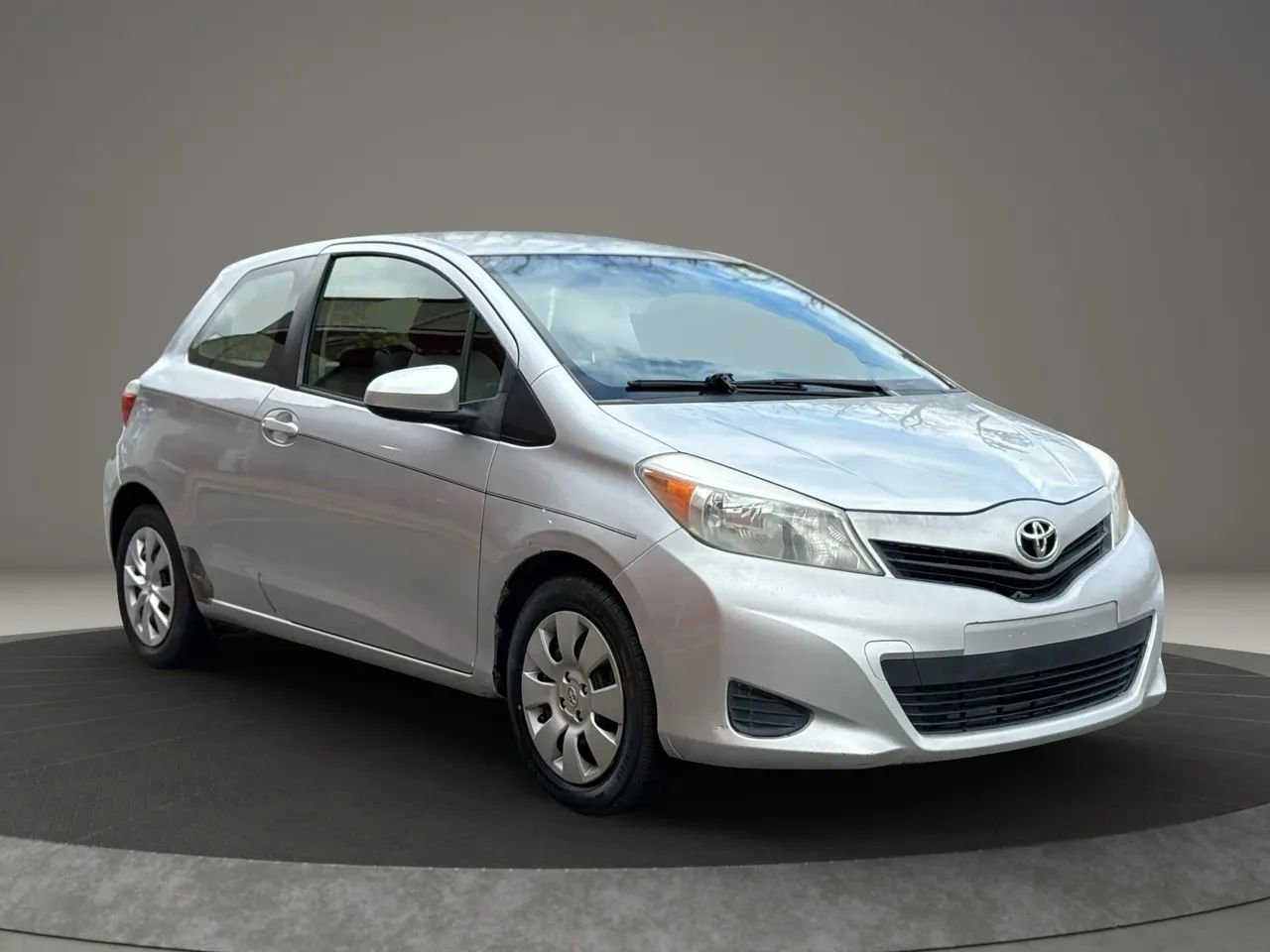 Used 2013 Toyota Yaris L image 3
