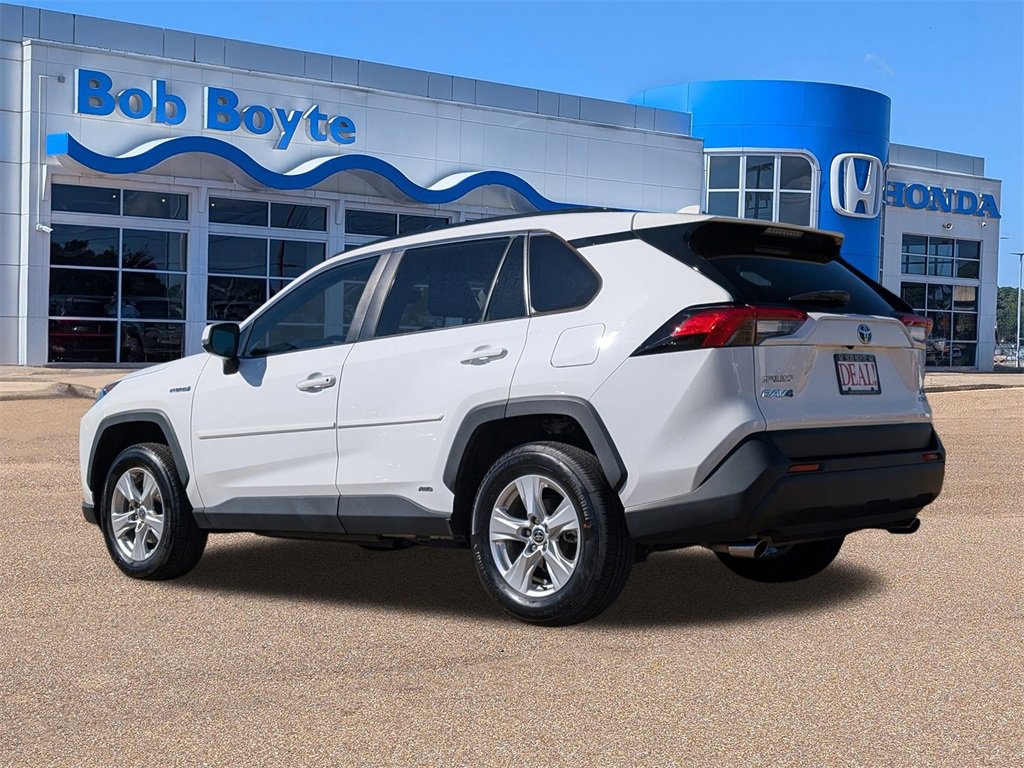 Used 2021 Toyota RAV4 XLE image 3