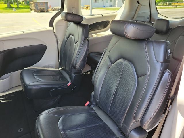Used 2018 Chrysler Pacifica Touring-L Plus FWD image 23