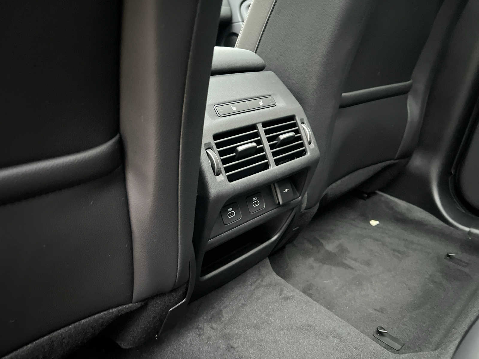 Used 2025 Land Rover Discovery Sport Dynamic SE image 17