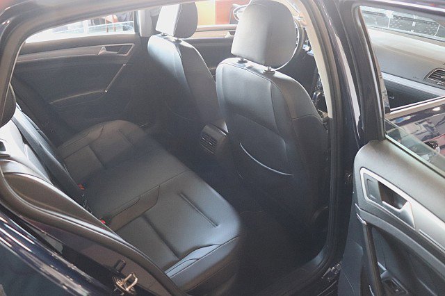 Used 2016 Volkswagen e-Golf SEL Premium image 32