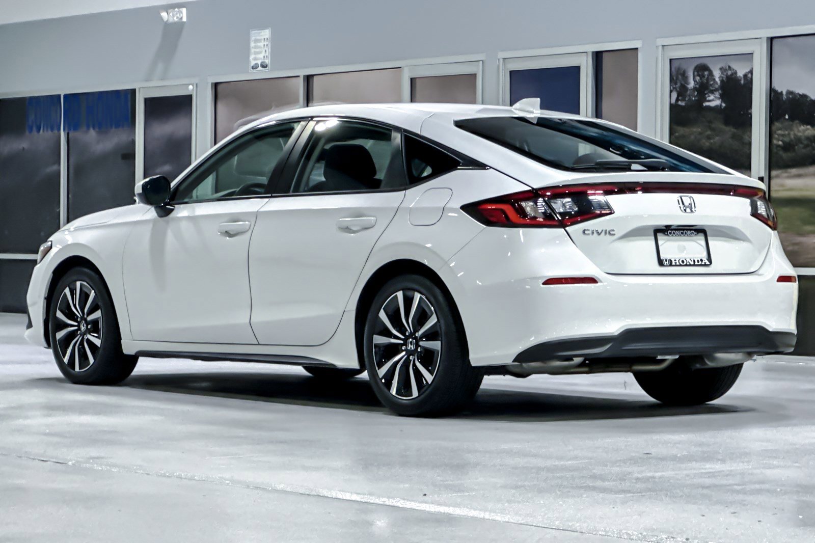 Used 2024 Honda Civic EX-L image 3