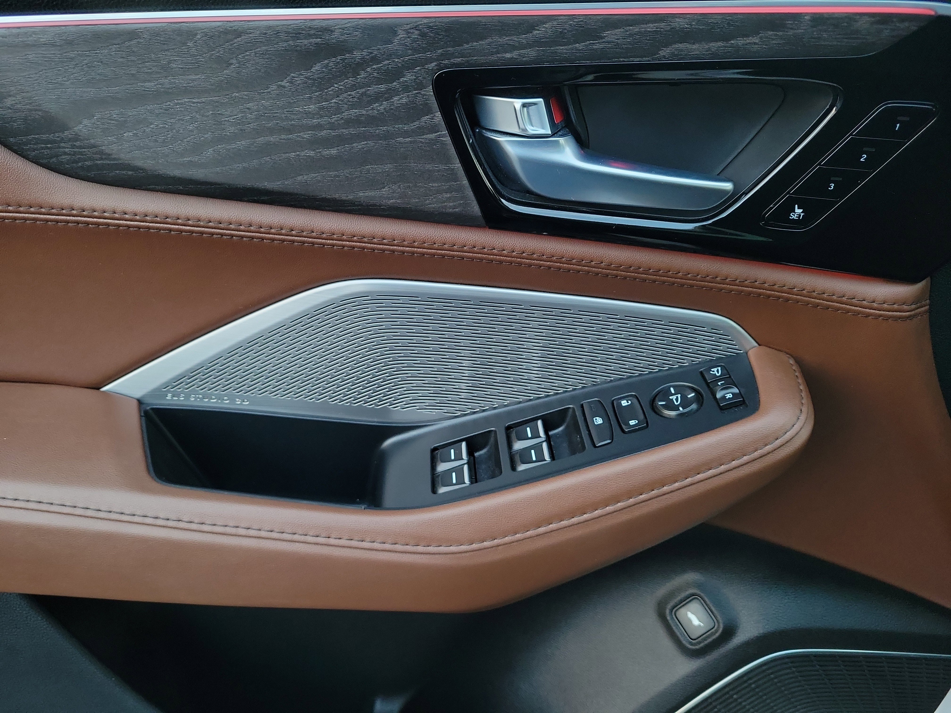 Used 2023 Acura MDX SH-AWD w/ Advance Package image 22