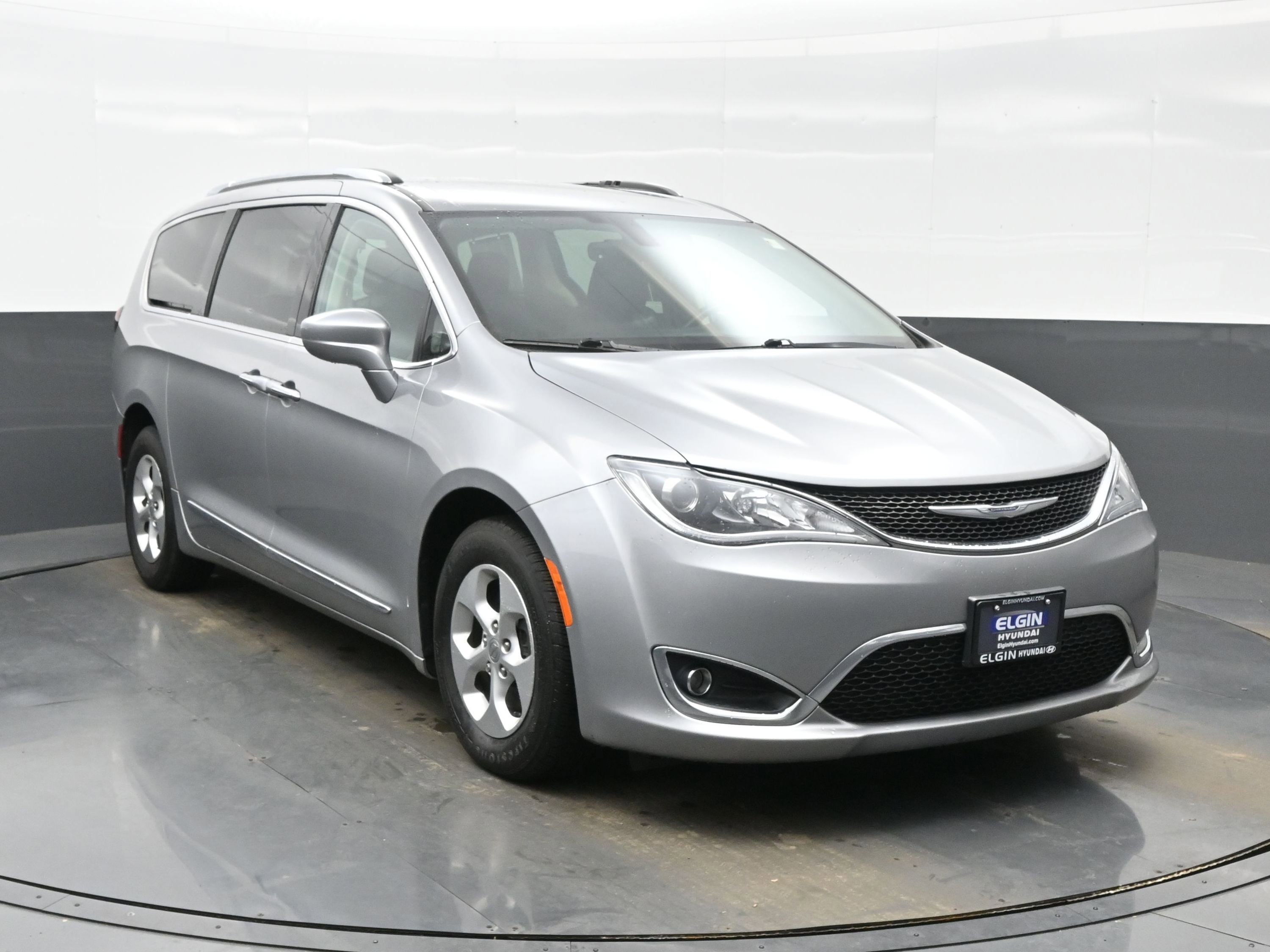 Used 2017 Chrysler Pacifica Touring-L Plus image 8