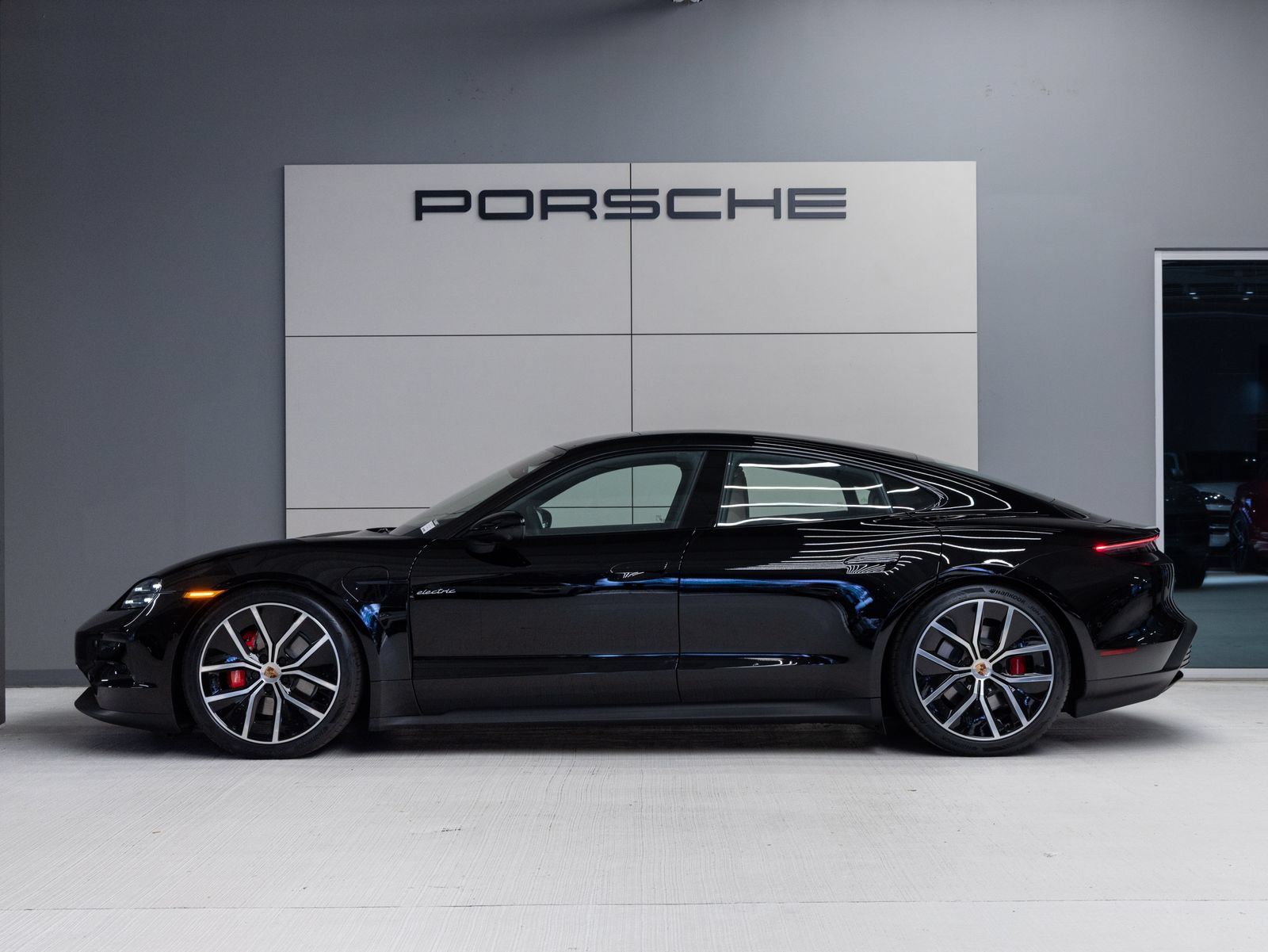 New 2026 Porsche Taycan 4S AWD/4WD image 2