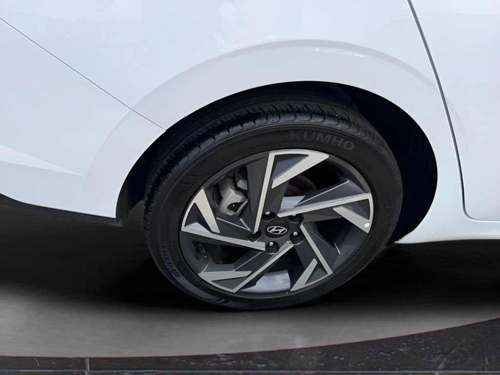 Used 2025 Hyundai Elantra Sport image 12