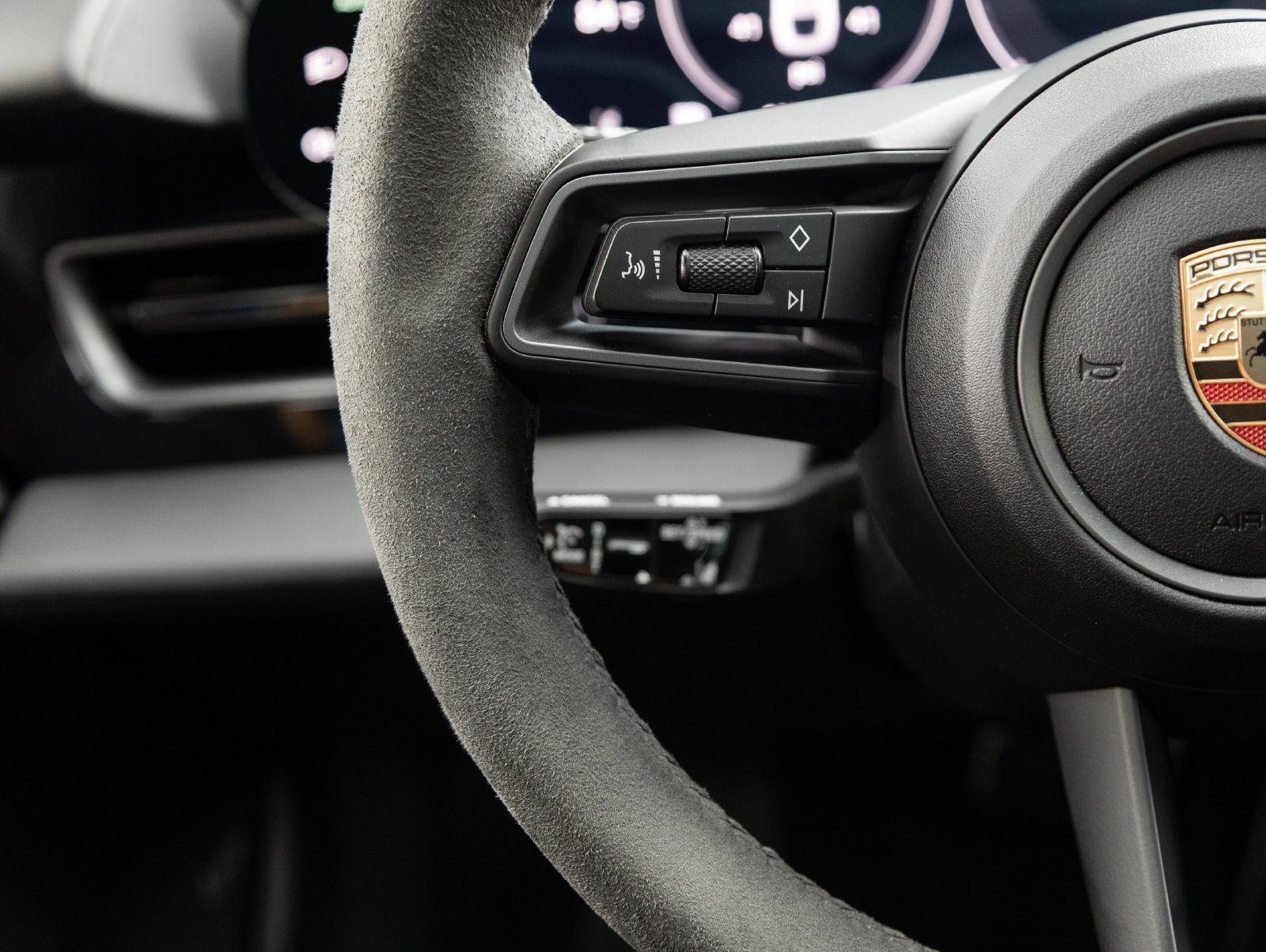 Certified 2025 Porsche Taycan AWD/4WD image 15