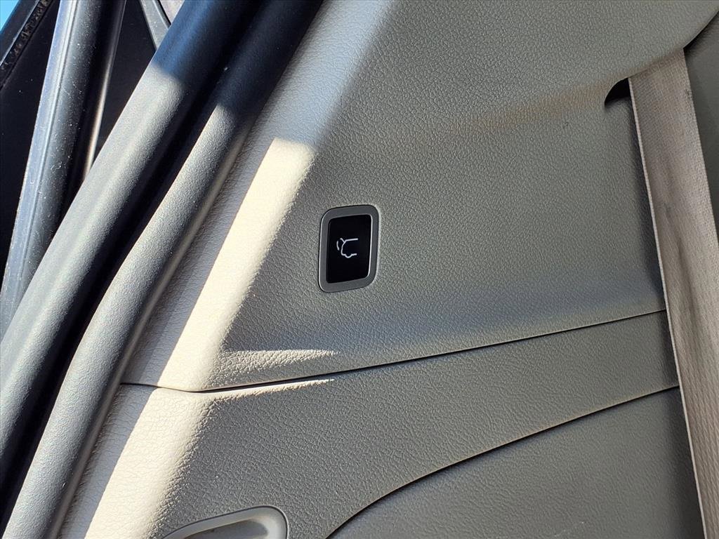 Used 2020 Chrysler Pacifica Touring-L Plus image 22