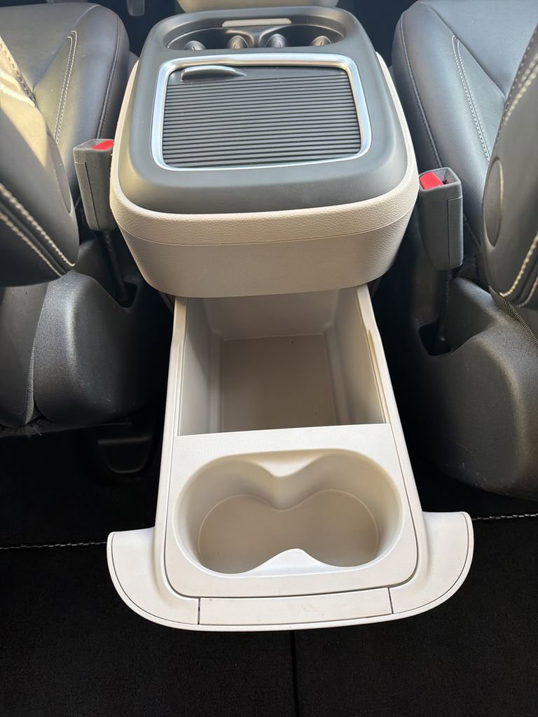 Used 2024 Chrysler Pacifica Touring-L FWD image 93