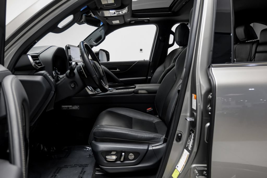 Used 2022 Lexus LX 600 4WD w/ Luxury Package image 8