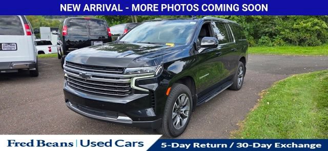 Used 2024 Chevrolet Suburban LT w/ Luxury Package AWD/4WD image 3