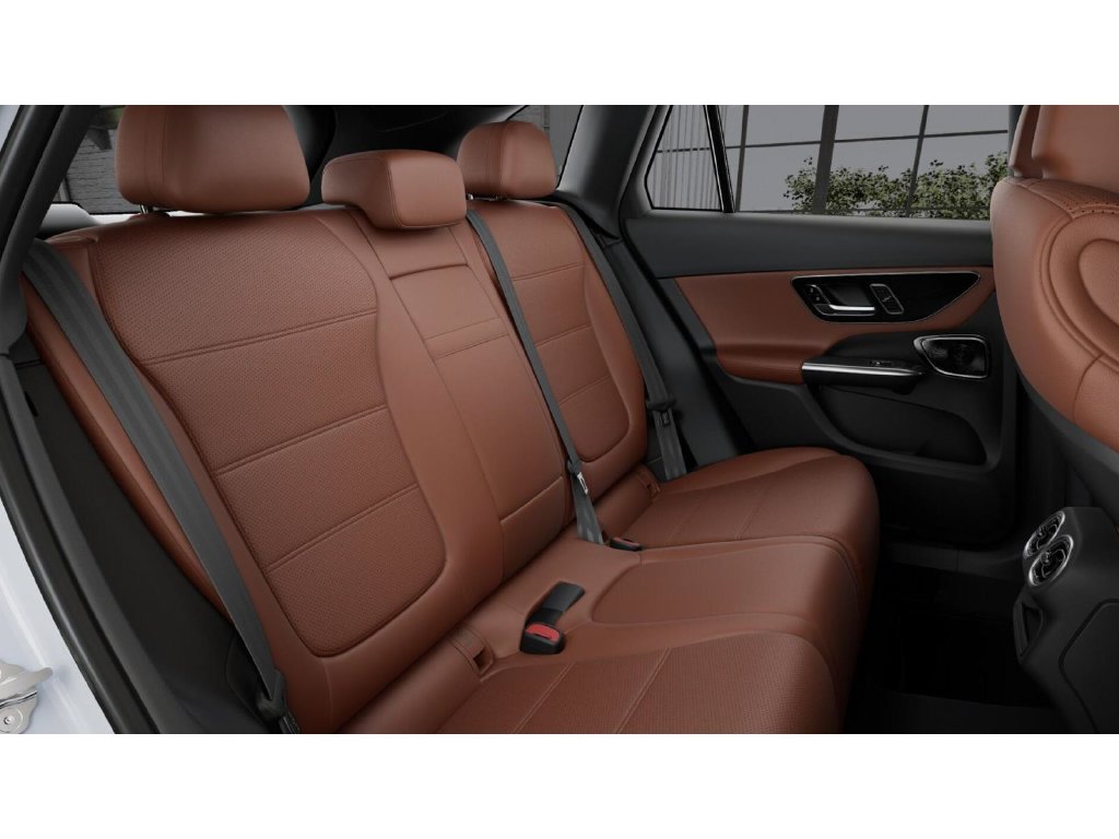 Used 2025 Mercedes-Benz GLC 350e 4MATIC image 5
