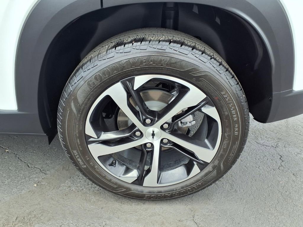 Used 2024 Chevrolet Trax RS FWD image 14