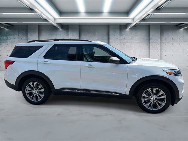 Used 2023 Ford Explorer XLT w/ Equipment Group 202A AWD/4WD image 3
