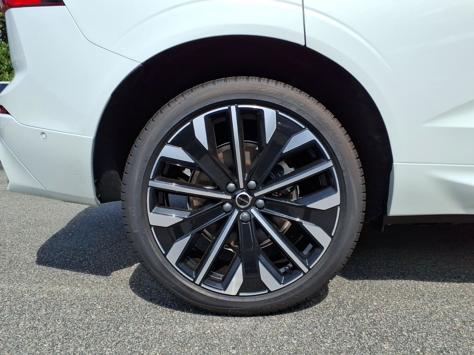 New 2026 Volvo XC60 T8 Ultra w/ Protection Package Premier AWD/4WD image 5