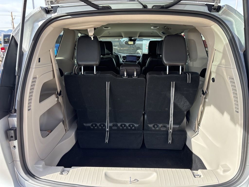 Used 2024 Chrysler Pacifica Touring-L FWD image 45