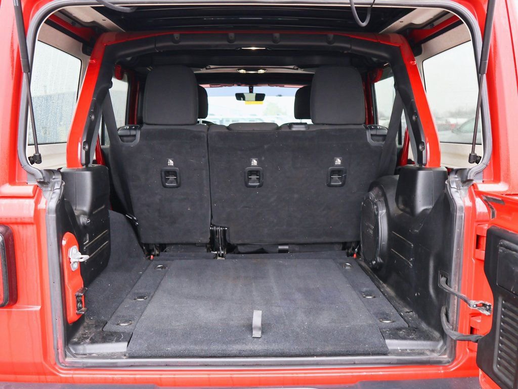 Used 2018 Jeep Wrangler Unlimited Sahara image 5