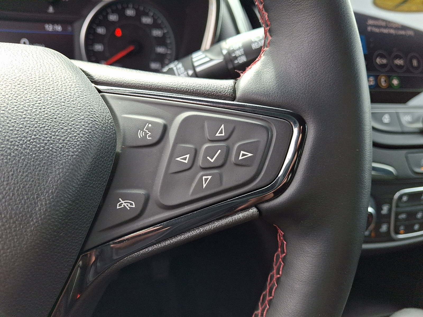 Used 2024 Chevrolet Equinox RS w/ RS Leather Package image 20