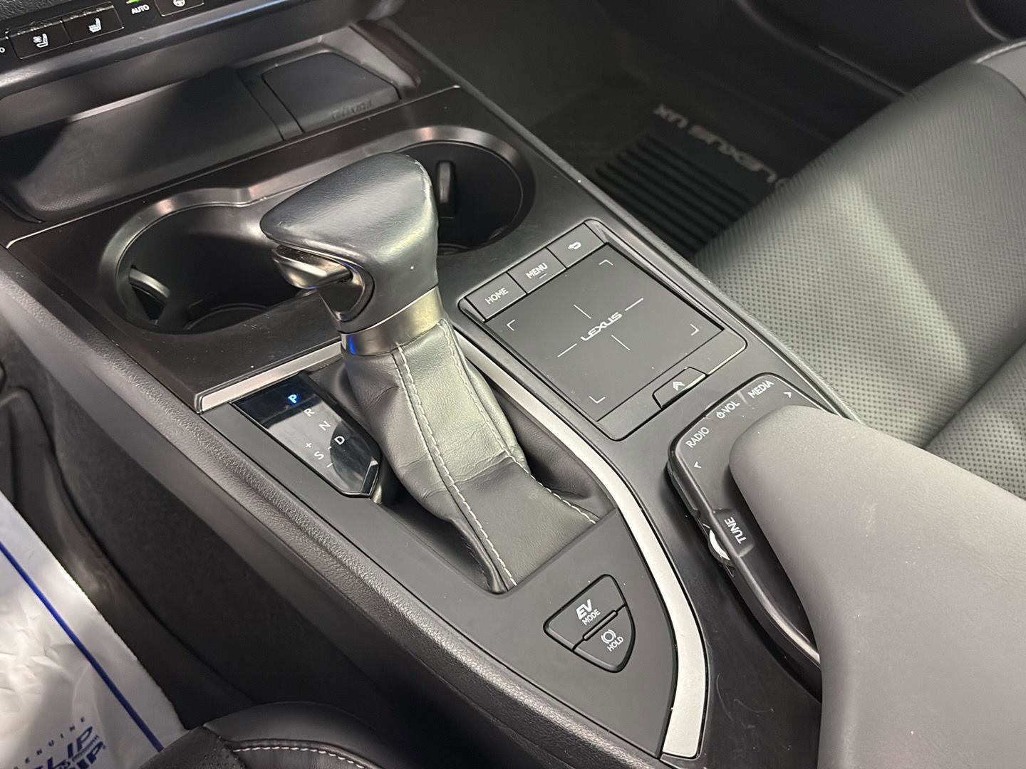Used 2020 Lexus UX 250h w/ Premium Package AWD/4WD image 33