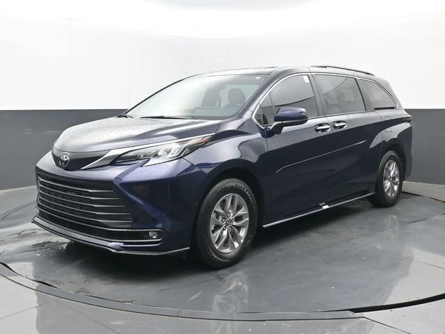 Used 2026 Toyota Sienna XLE AWD/4WD image 24